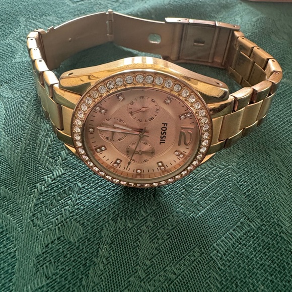 Rose gold fossil watch - Picture 2 of 8